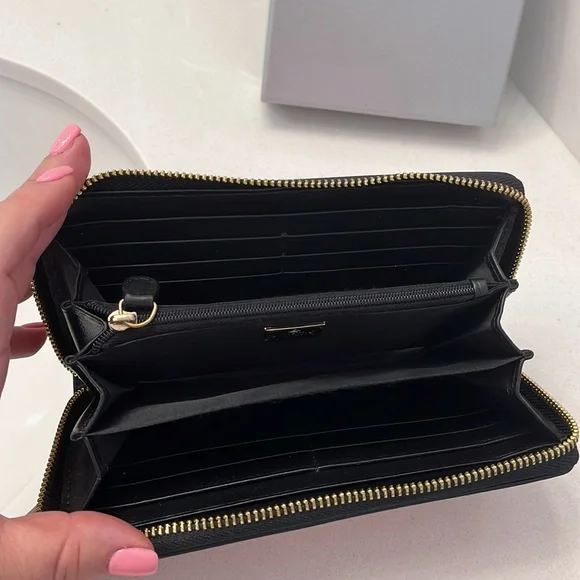 Vivienne Westwood zip wallet in box. - Picture 9 of 12